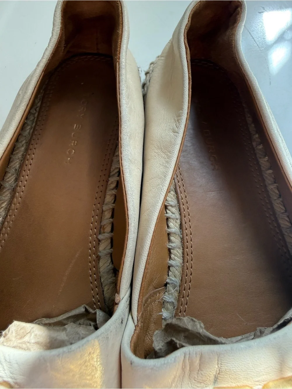 Tory Burch Eleanor size 5 Cream Leather Espadrille Flats with Gold Logo Emblem